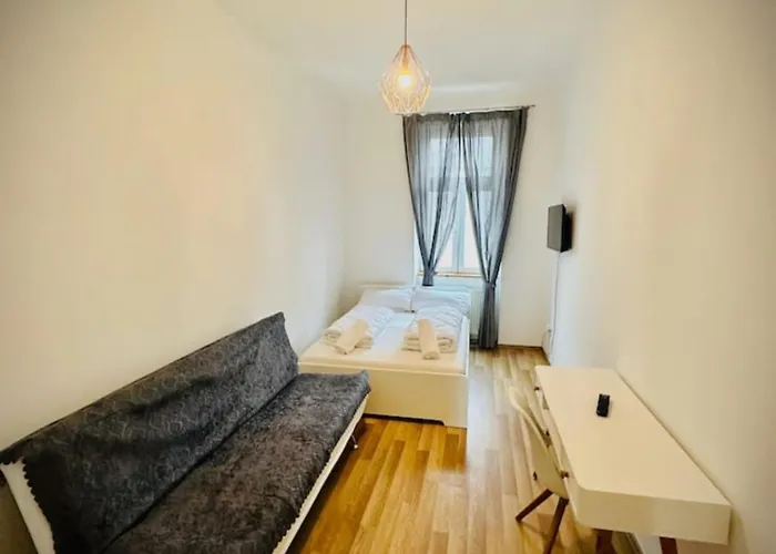 Affordable 2br Apt, 10 Min From Westbahnhof Apartman Bécs