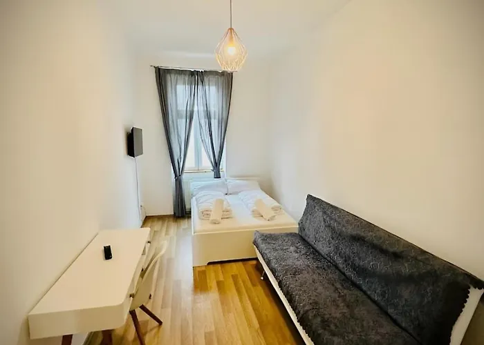 Affordable 2br Apt, 10 Min From Westbahnhof Apartman Bécs