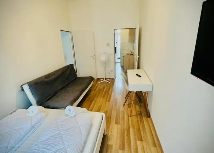 Affordable 2br Apt, 10 Min From Westbahnhof Apartman